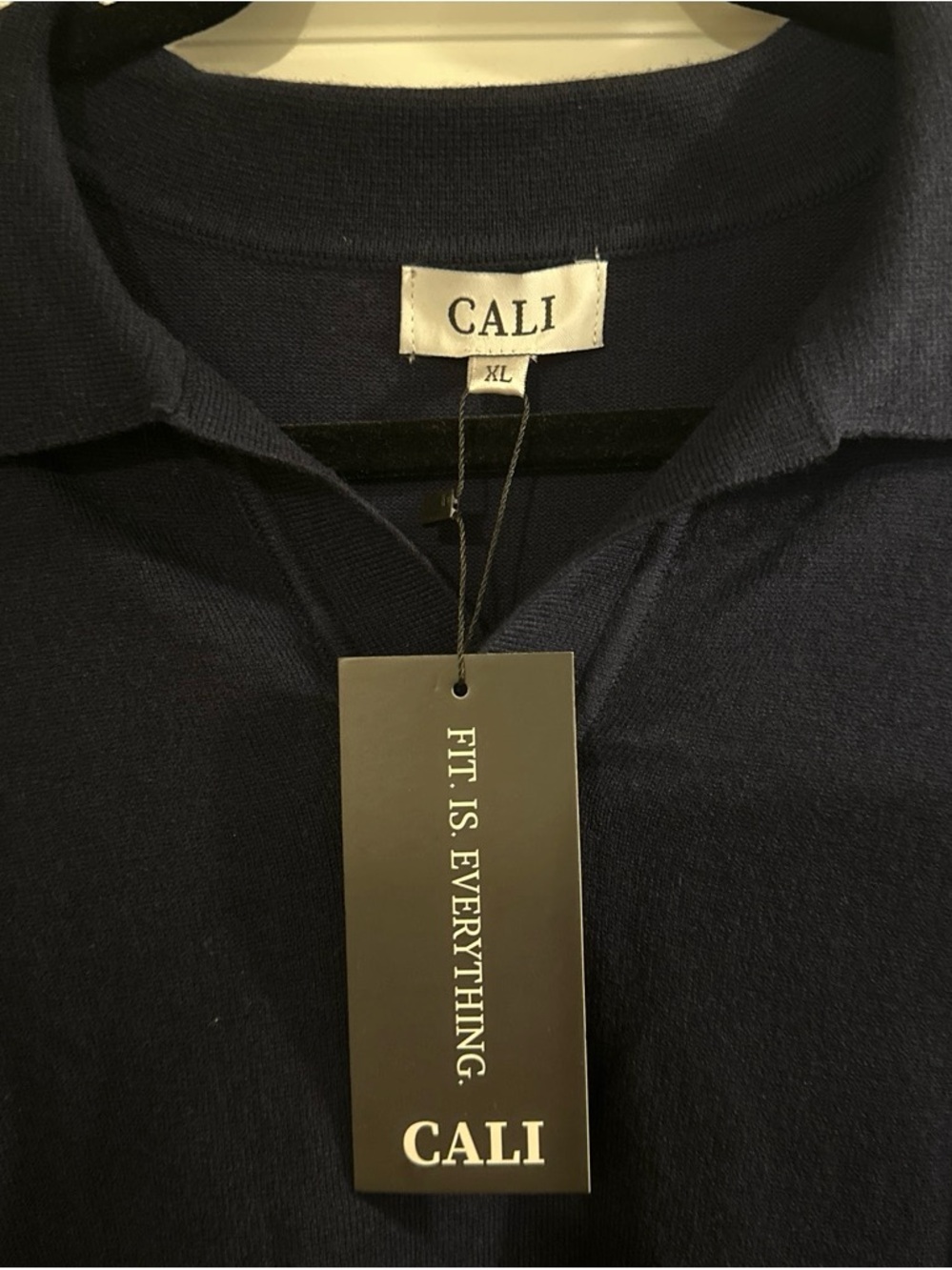 Men's V-Neck Polo Sweater in Navy NWT - Picture 2 of 4